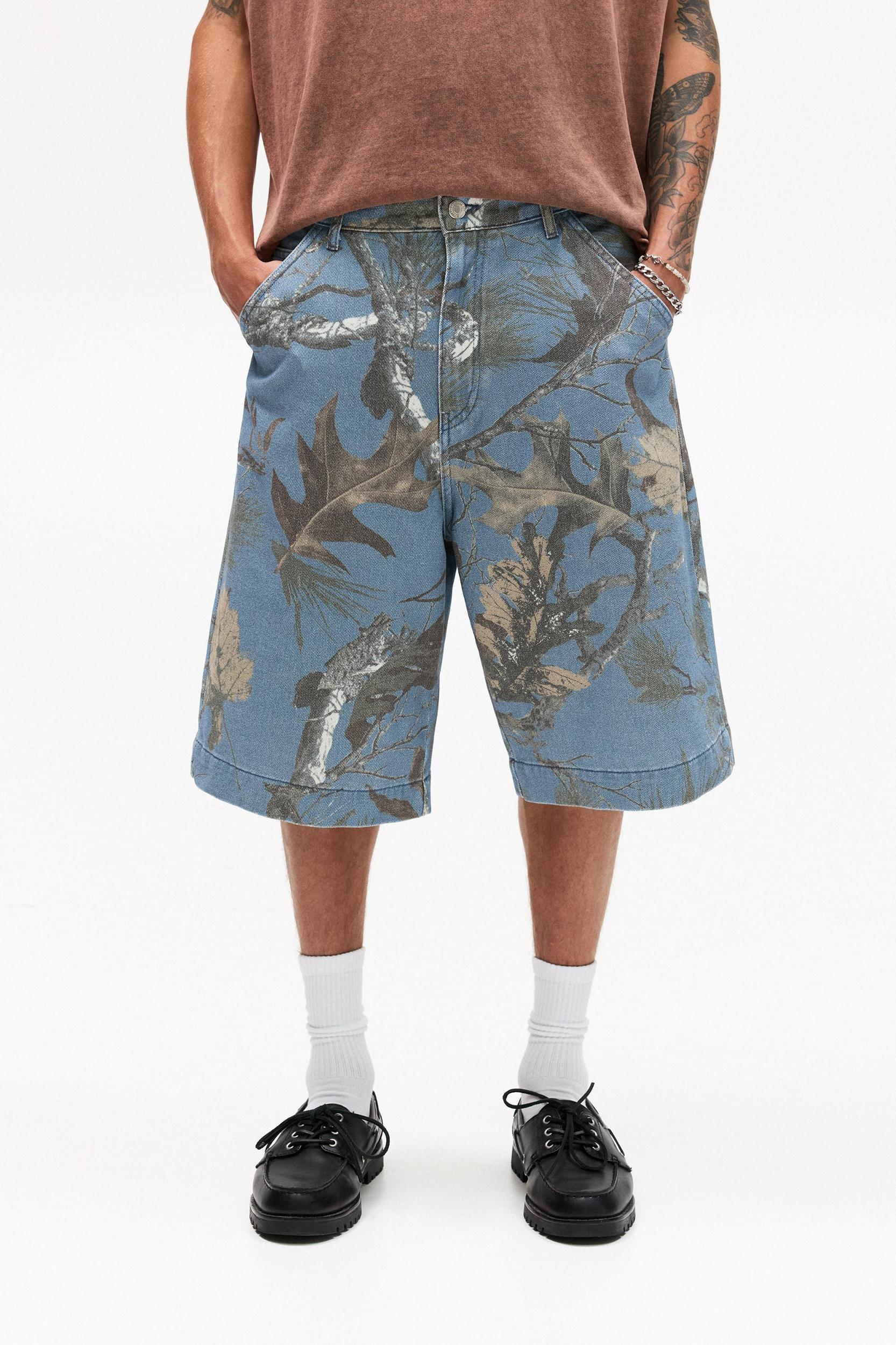 Leaf print baggy Bermuda shorts Product Image