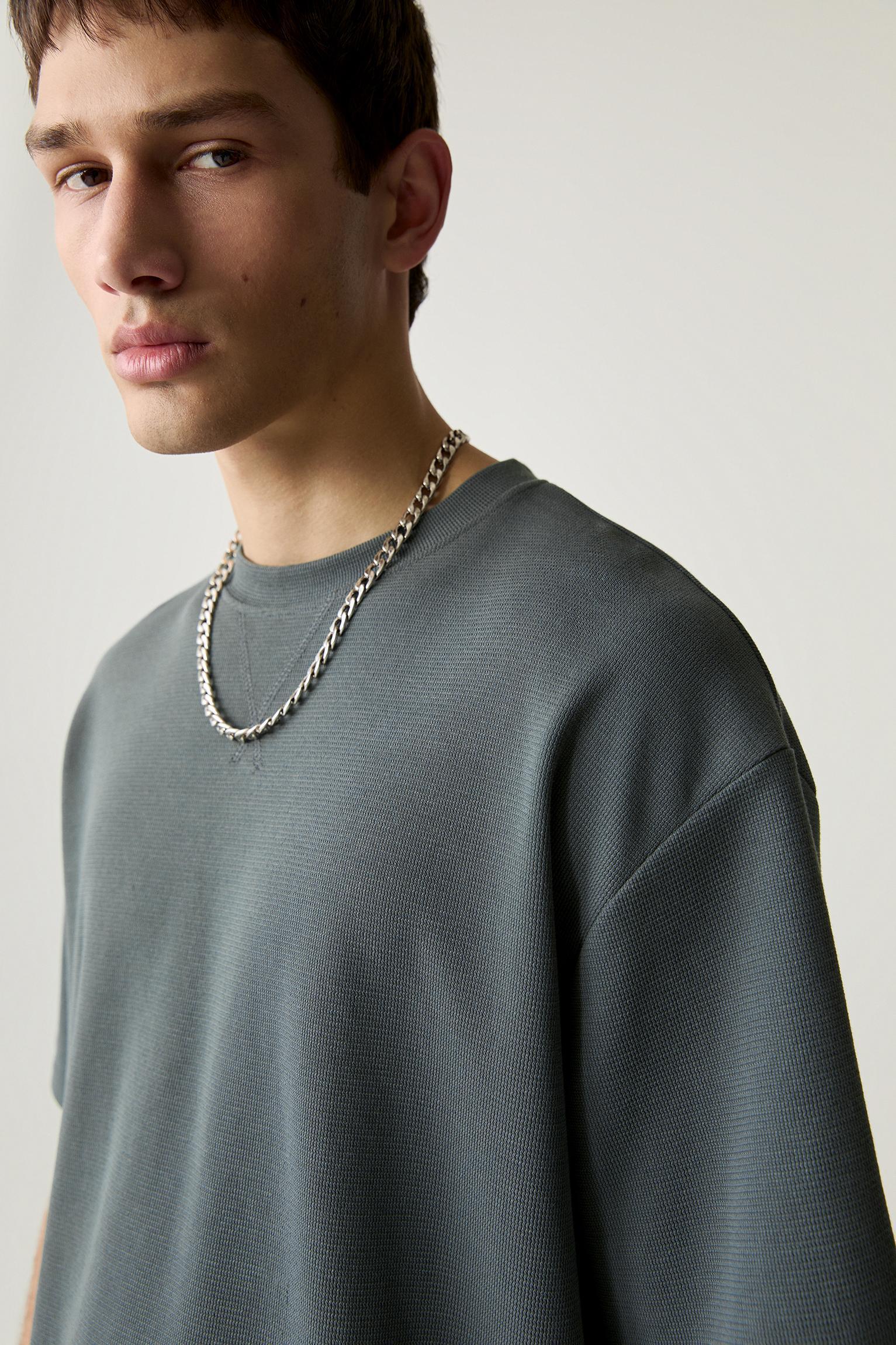 Basic short sleeve textured T-shirt Product Image