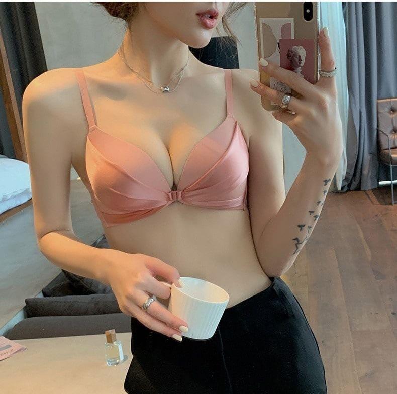 Plain Satin Front Closure Wireless Bra Product Image