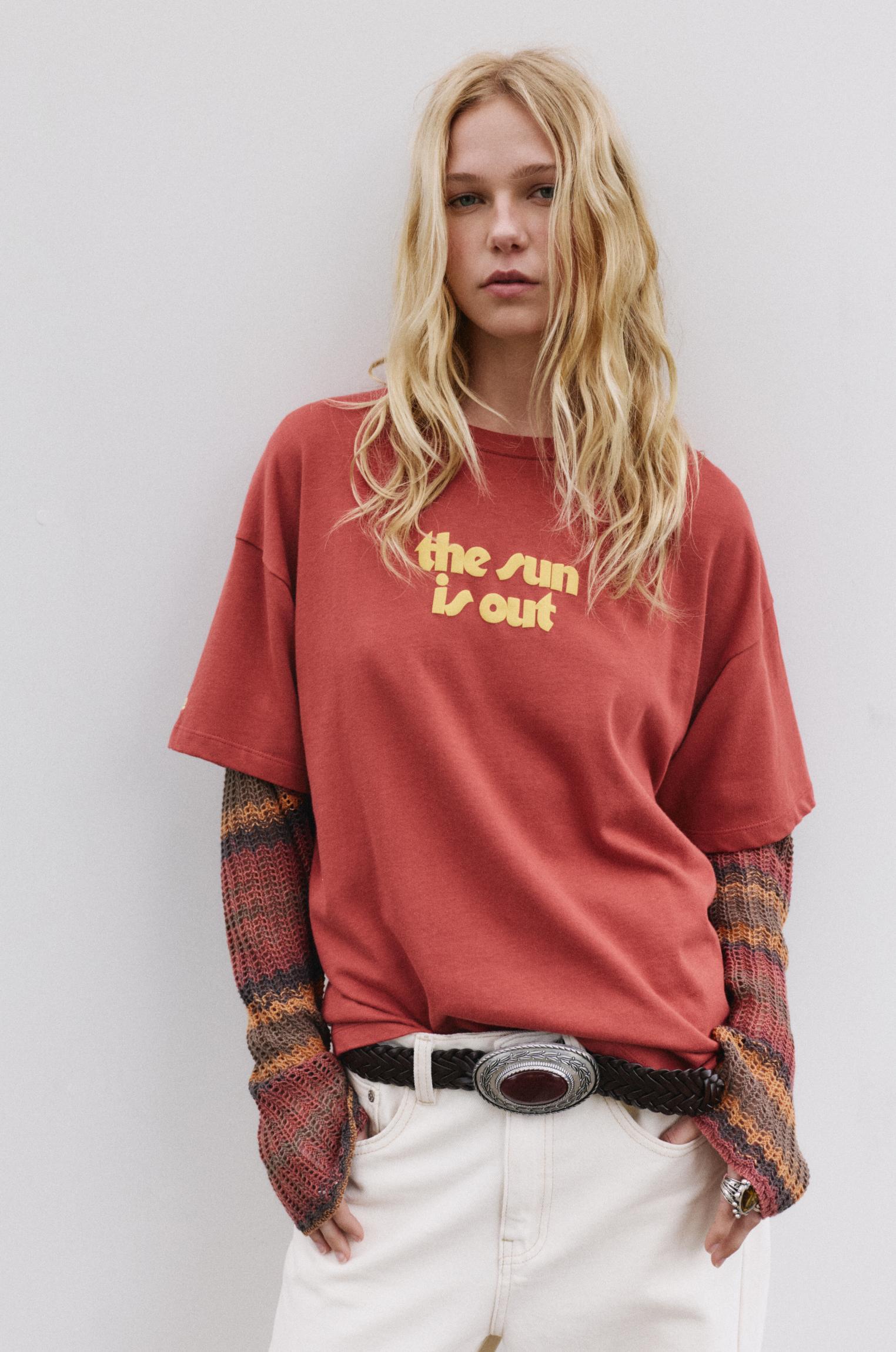 Red slogan T-shirt Product Image