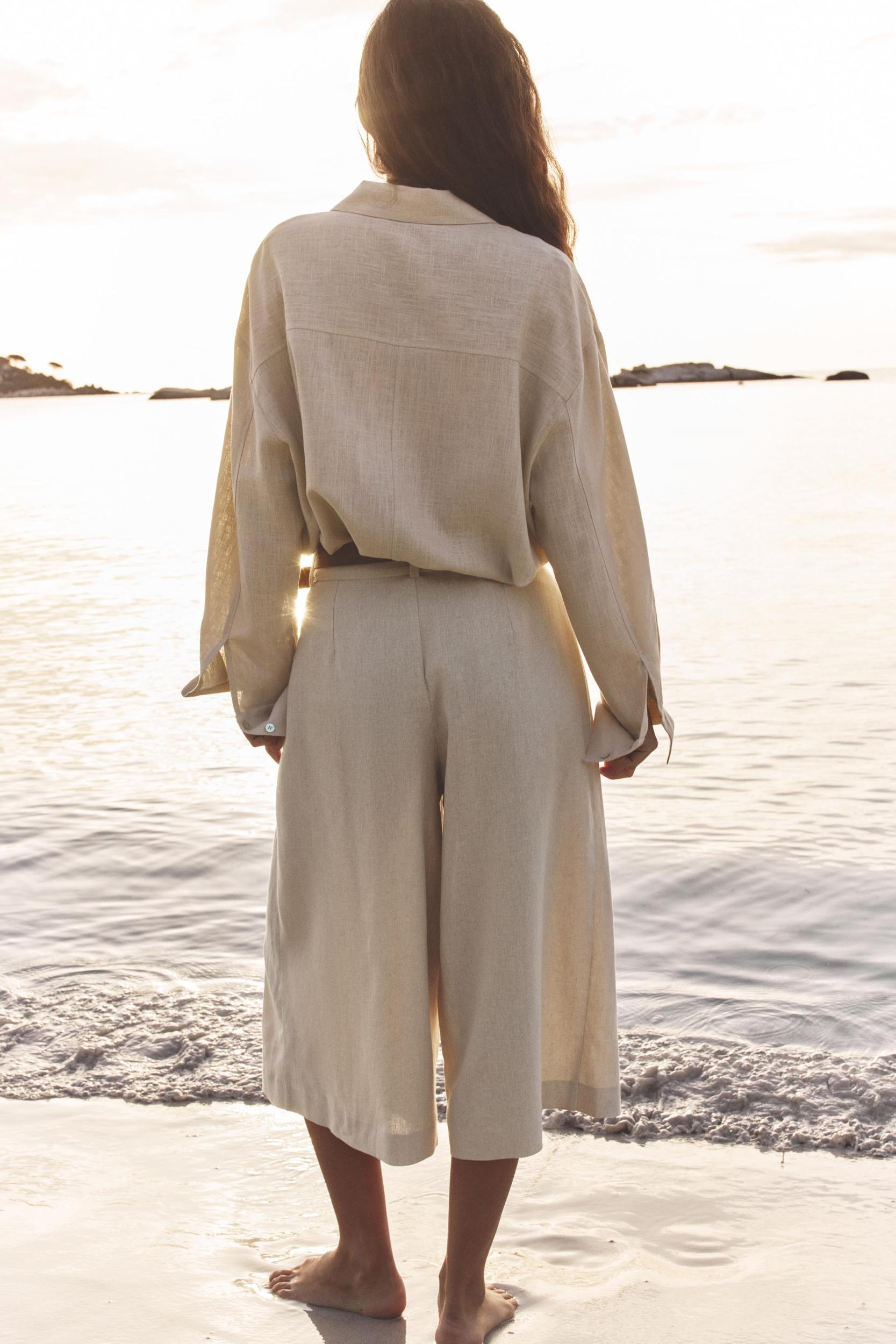 BELTED LINEN LONG SHORTS Product Image