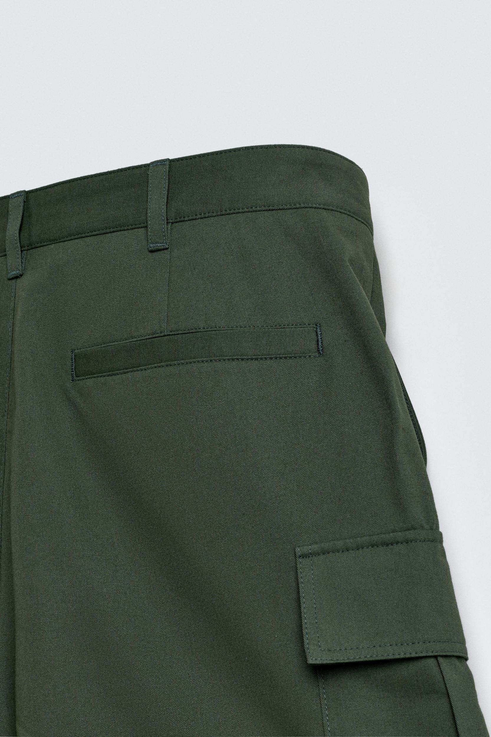 REGULAR FIT CARGO SHORTS Product Image