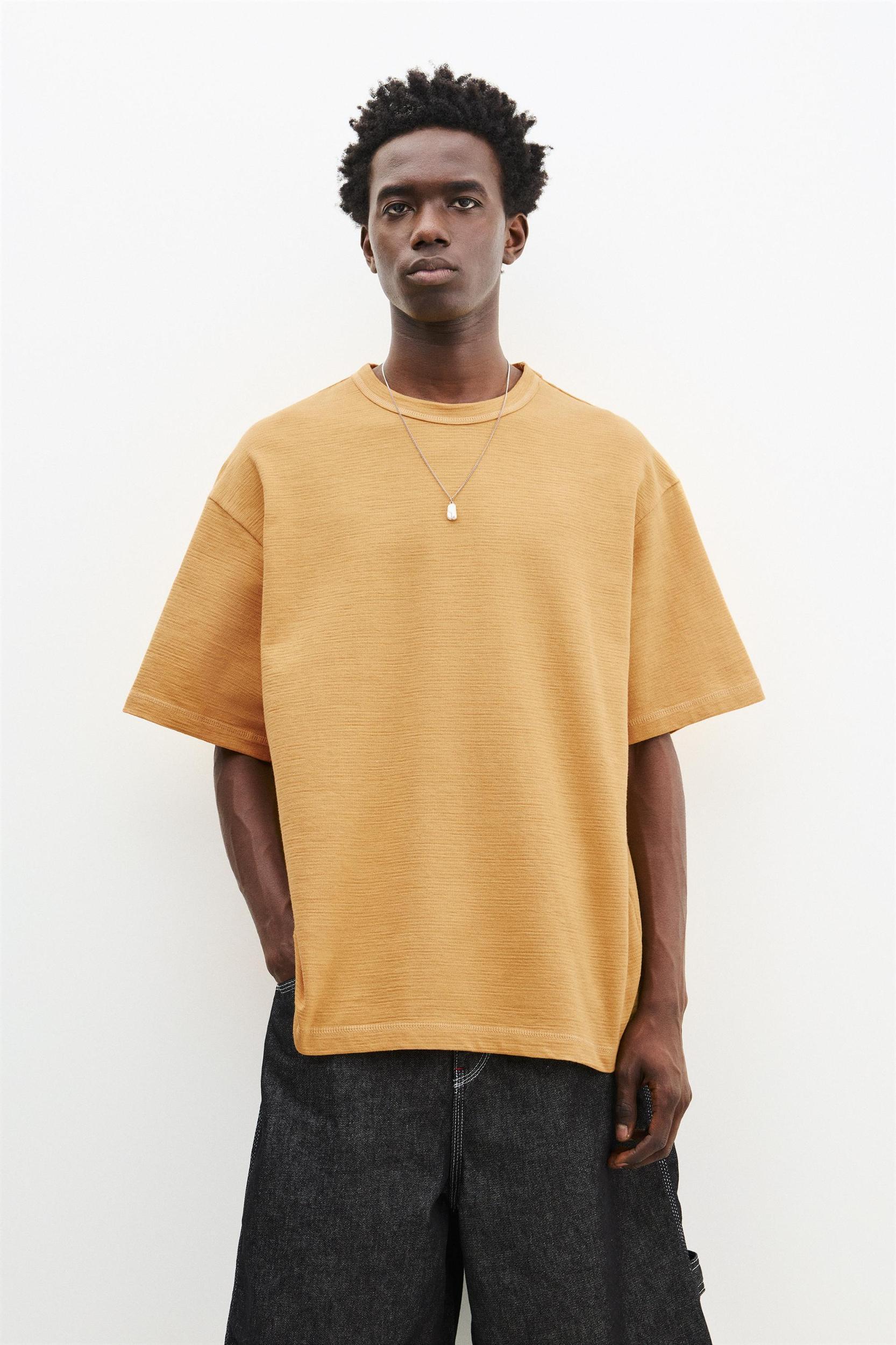 Short sleeve textured T-shirt Product Image