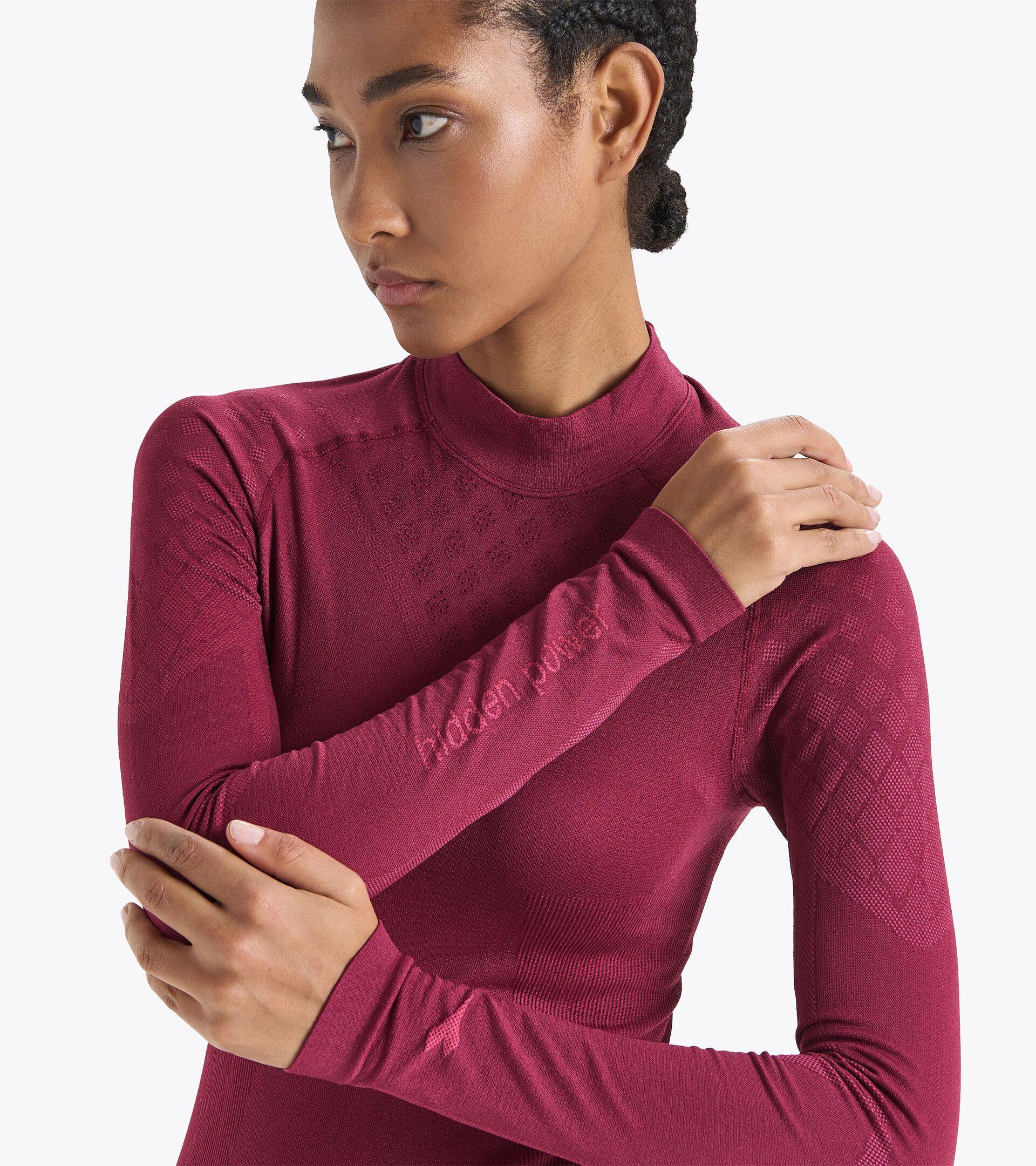 L. TURTLE NECK ACT Product Image