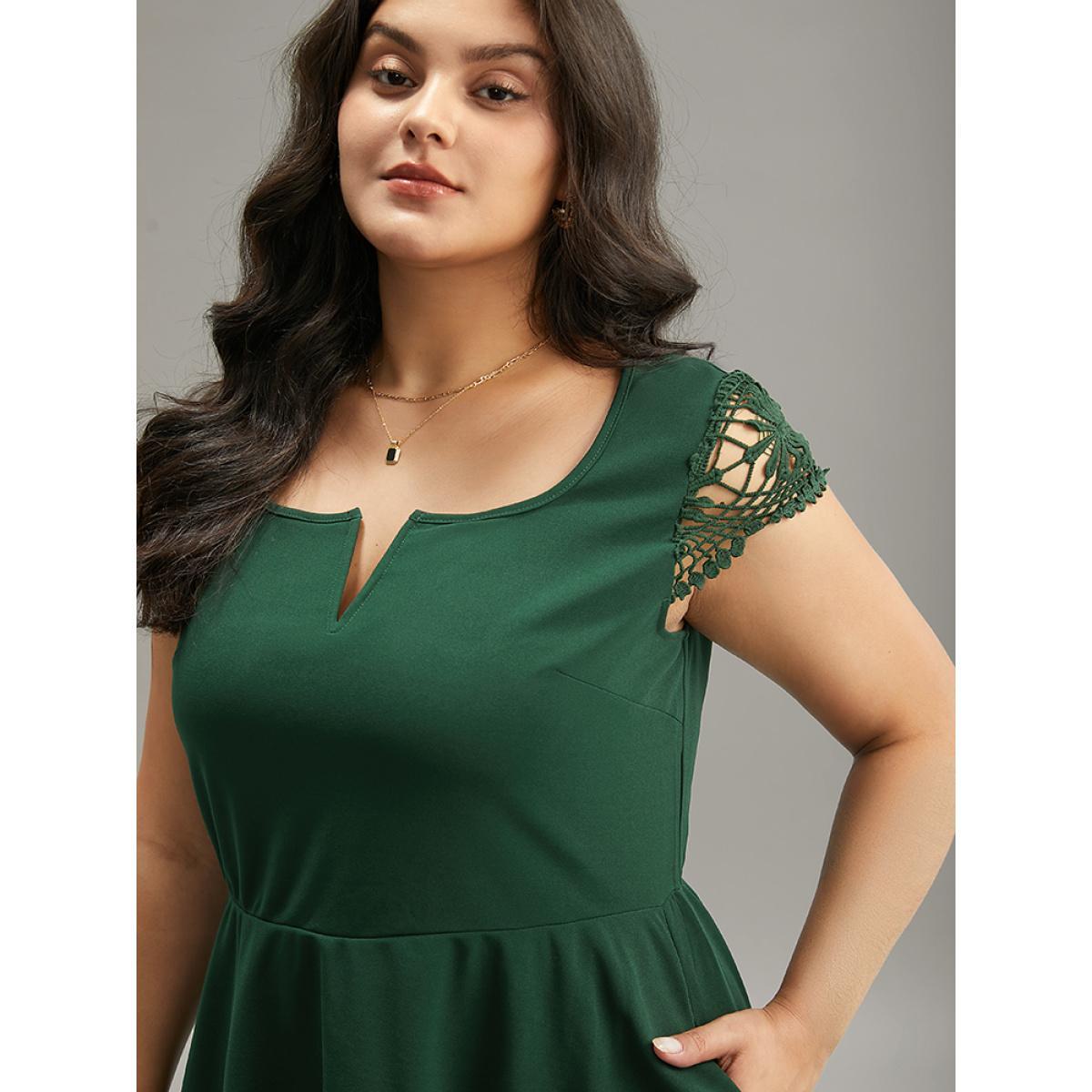 Plus Size Solid Notched Pocket Cut Out Patchwork Dress Green Women Office Patchwork Notched collar Sleeveless Curvy Midi Dress BloomChic 30/6X Product Image