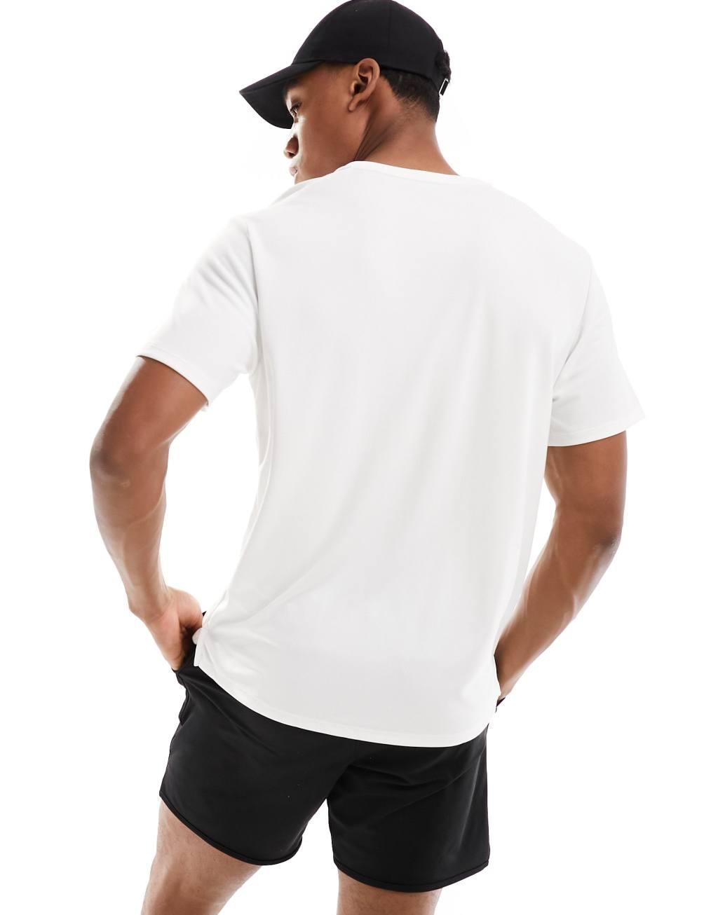 Nike Running Miler Dri-FIT T-shirt in white Product Image