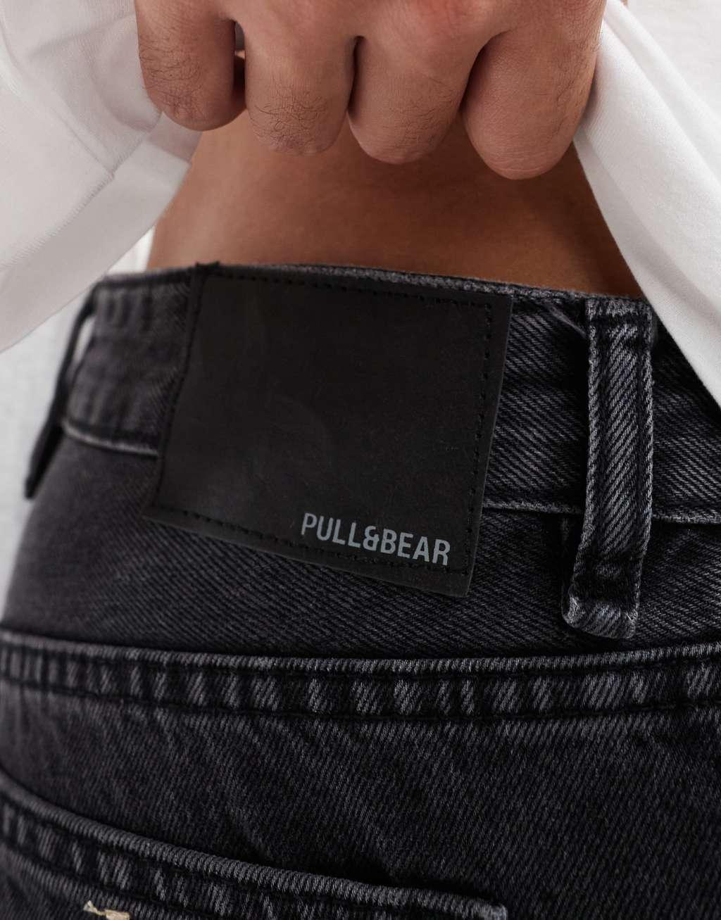 Pull&Bear standard fit jeans in black Product Image