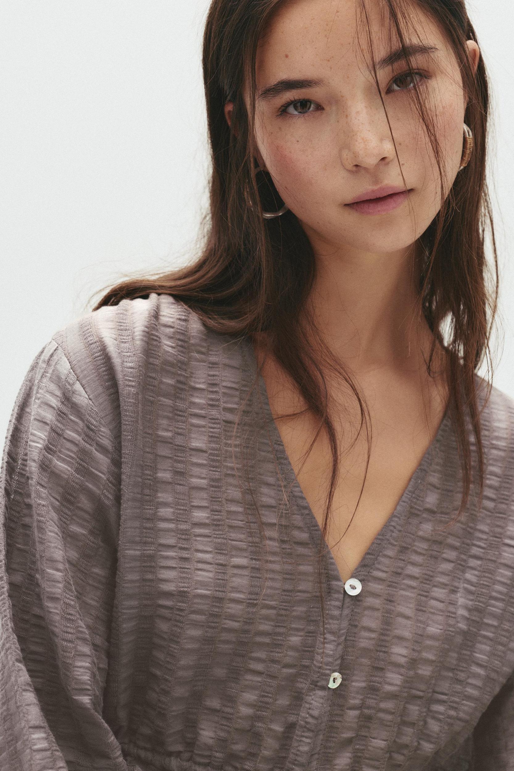 Textured striped shirt Product Image