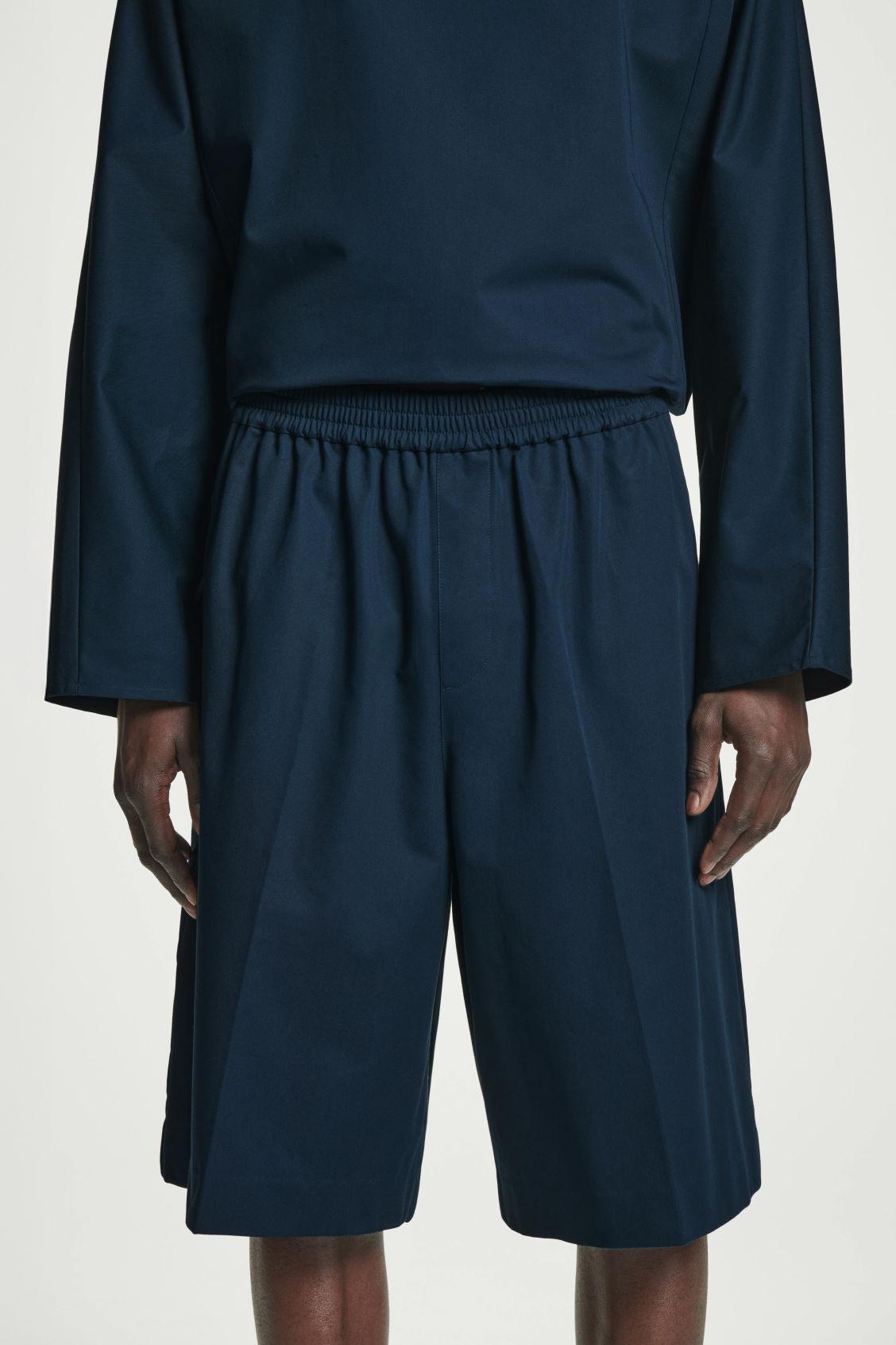 OVERSIZED ELASTICATED WIDE-LEG SHORTS Product Image