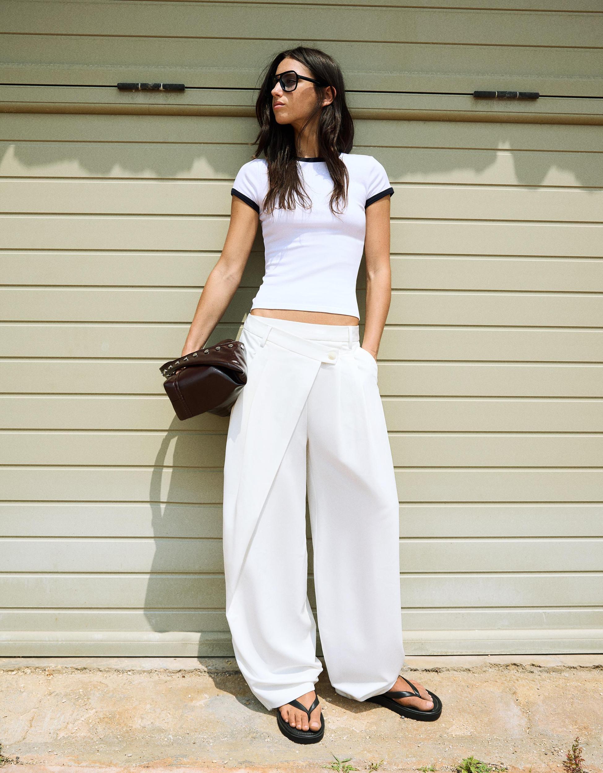 Short sleeve T-shirt with contrasting details Product Image