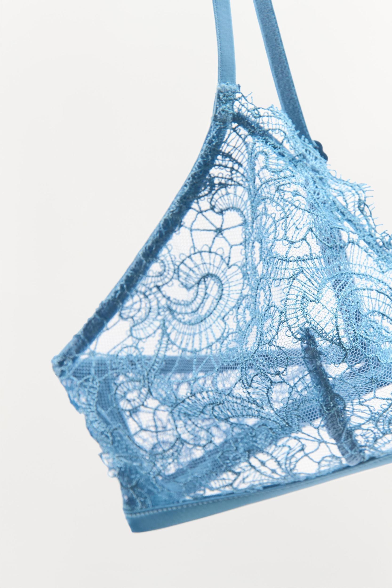 LACE TRIANGLE BRALETTE Product Image