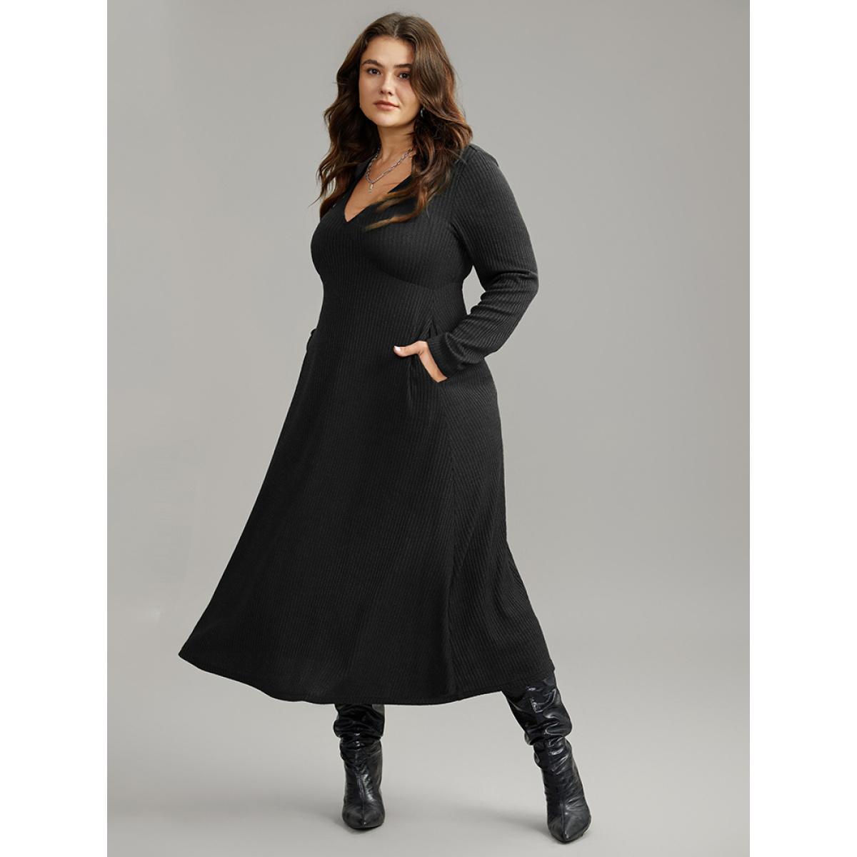 Plus Size Solid Textured V Neck Pocket Dress Black Women Basics Texture V-neck Long Sleeve Curvy Midi Dress BloomChic 18-20/2X Product Image