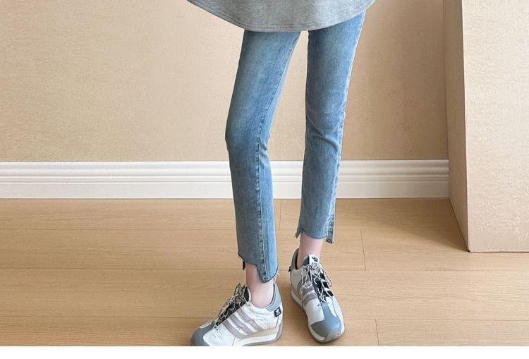 Maternity Long-Sleeve V-Neck Pocketed T-Shirt / Washed Slim Fit Jeans Product Image