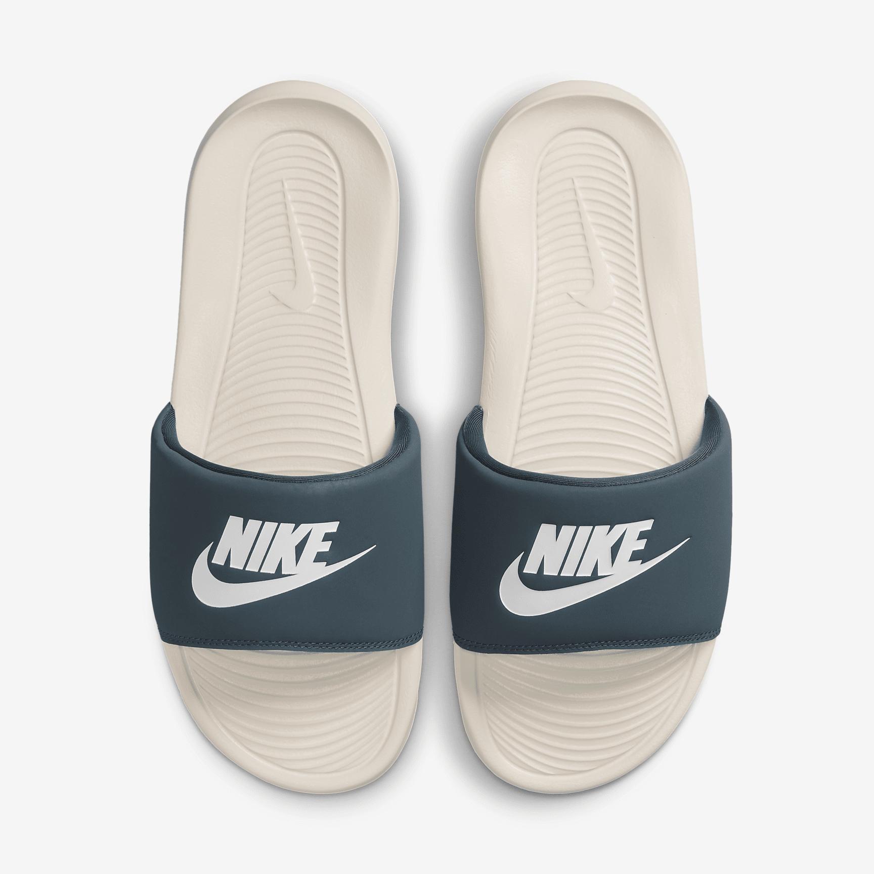 Nike Men's Victori One Slides Product Image