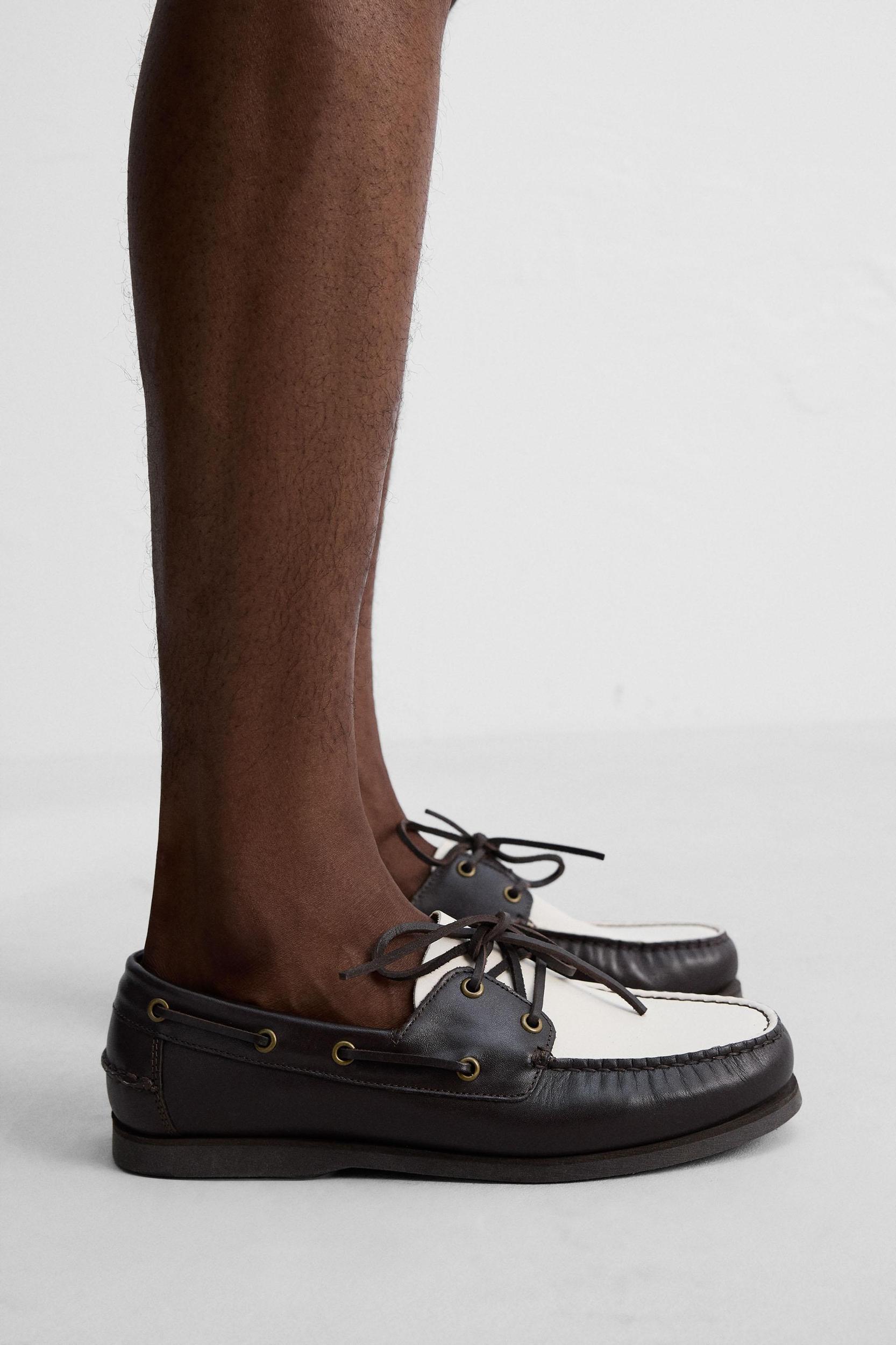 LEATHER DECK SHOES Product Image