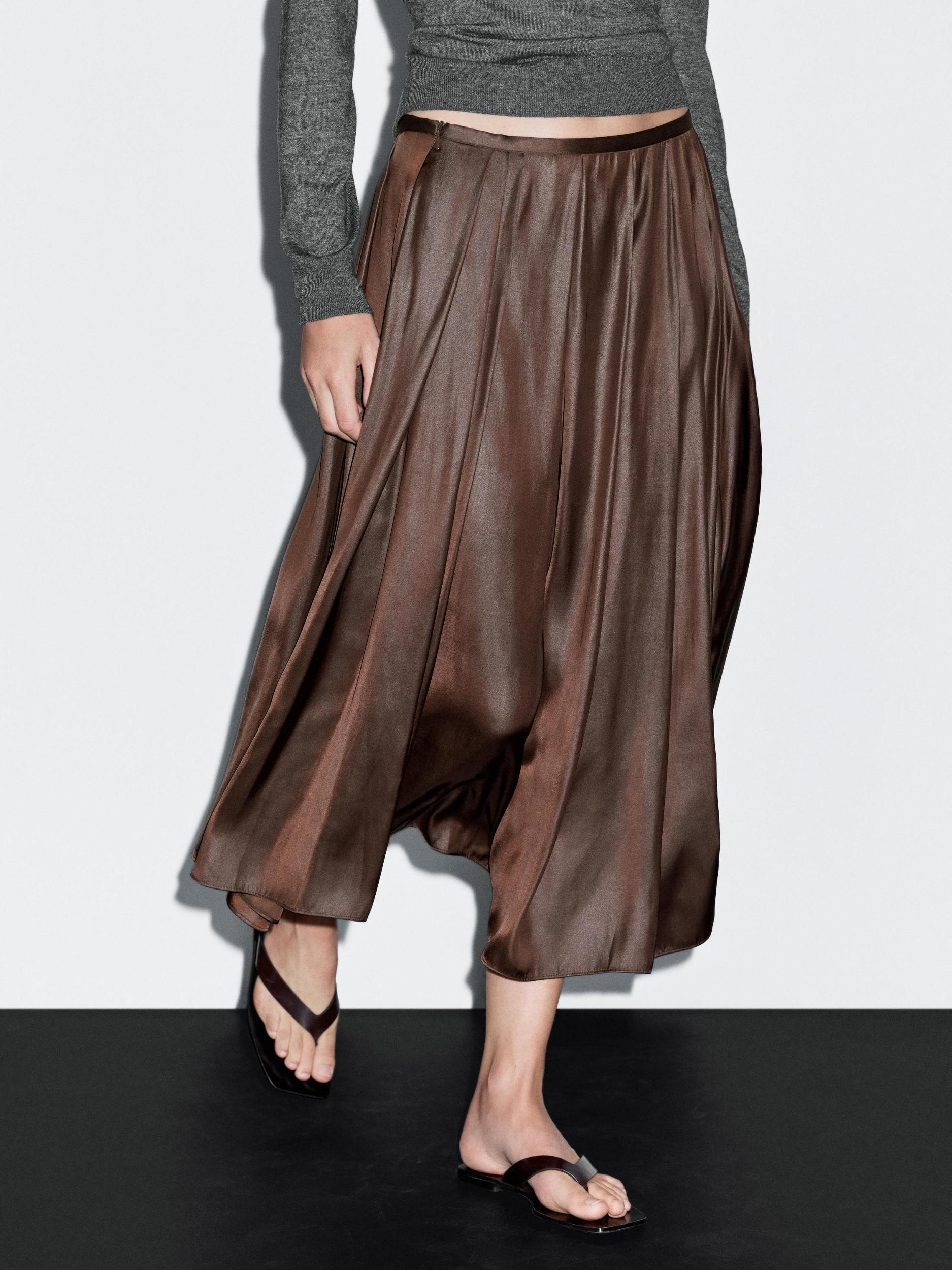 Pleated midi skirt Product Image