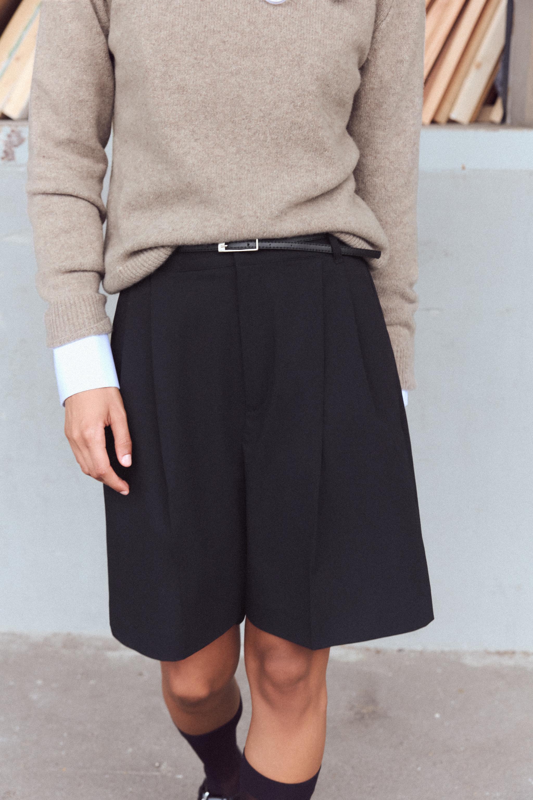 BELTED PLEATED SHORTS Product Image