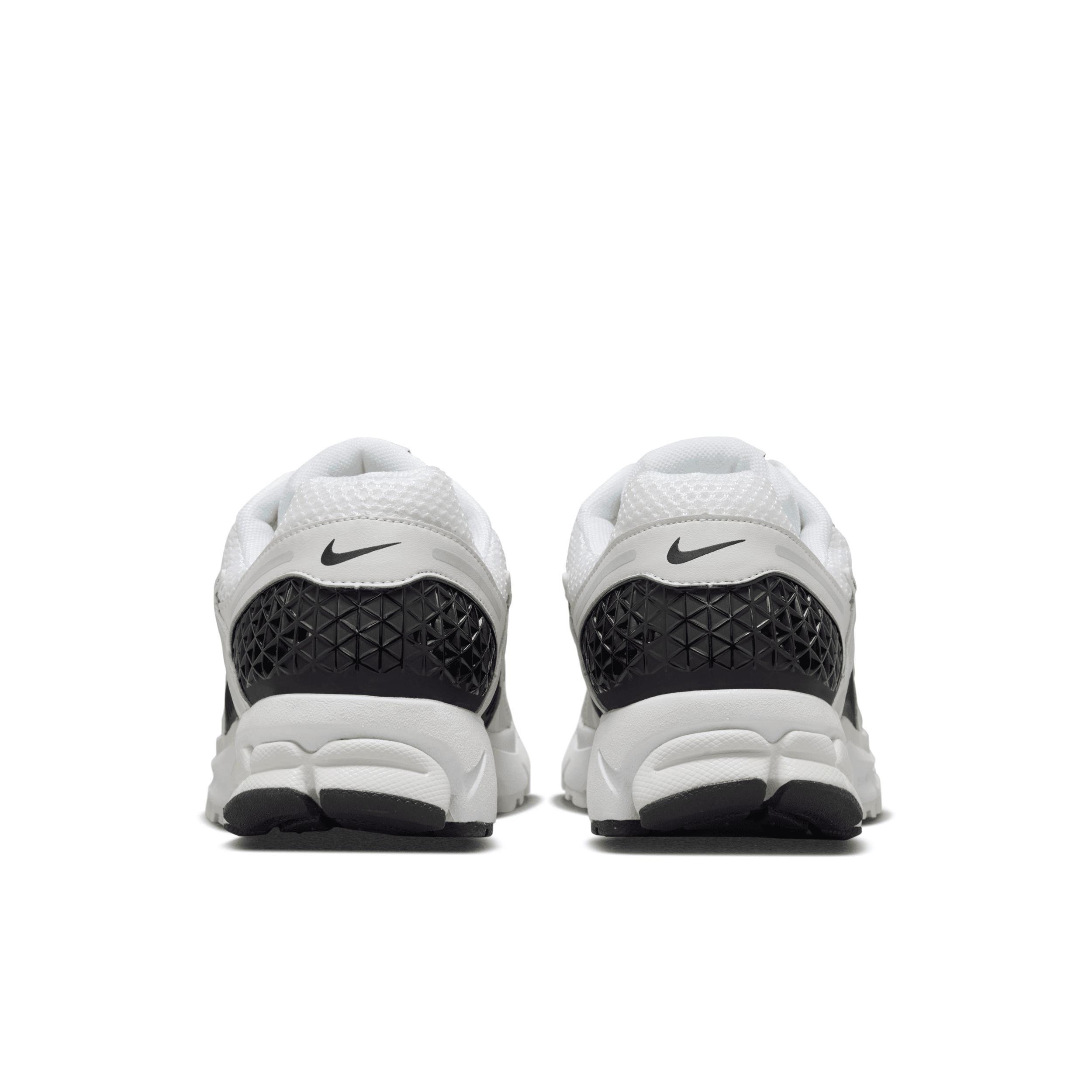 Nike Men's Zoom Vomero 5 Shoes Product Image