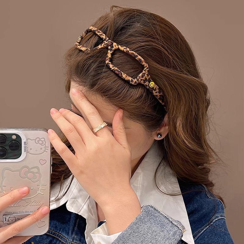 Leopard Print Eyeglass Headband Product Image