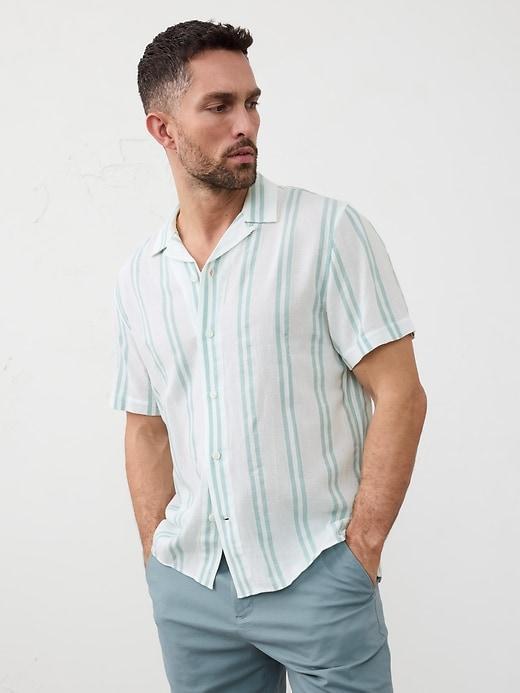 Standard Fit Textured Resort Shirt Product Image