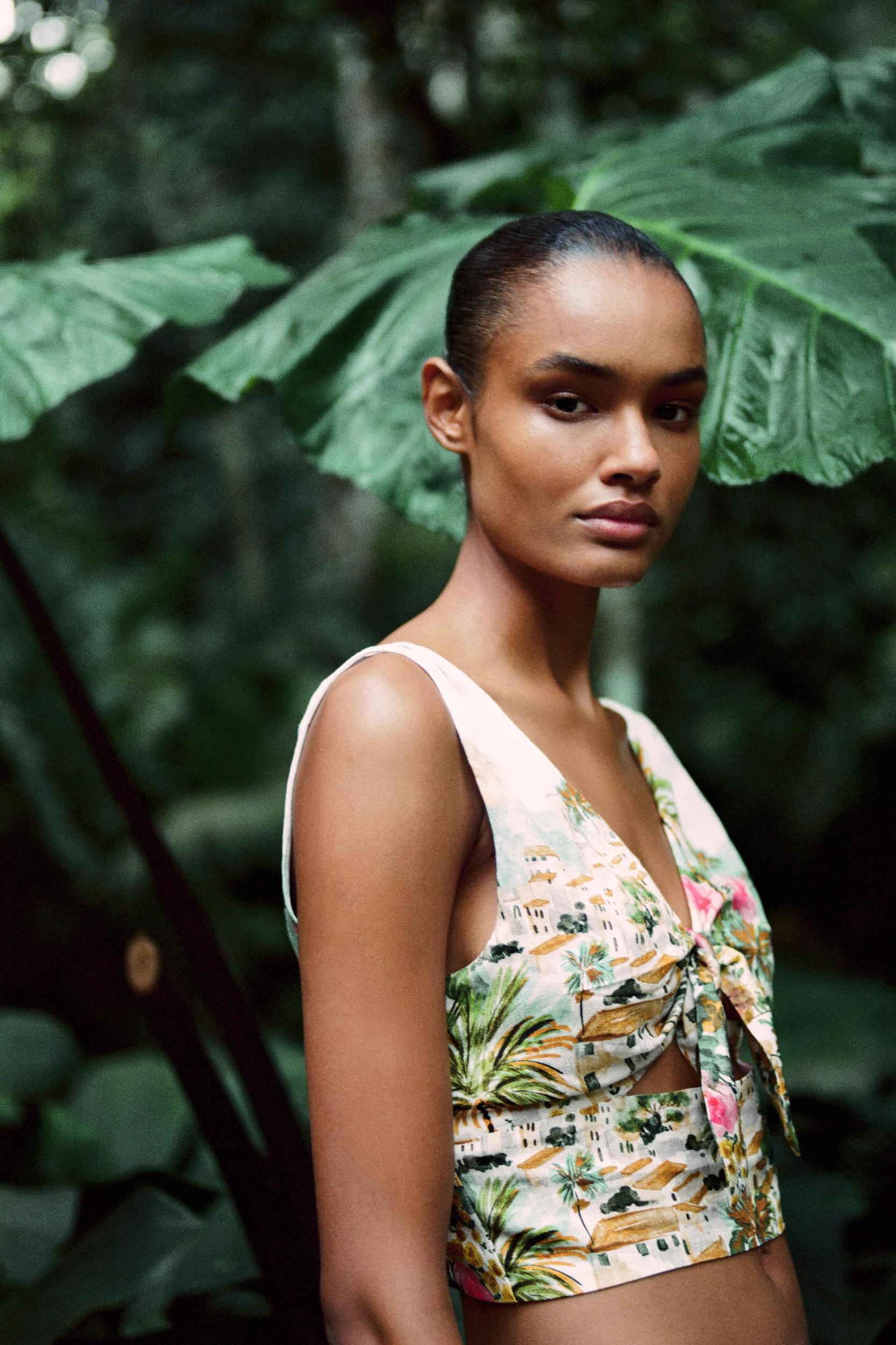 KNOTTED PRINTED CROP TOP Product Image