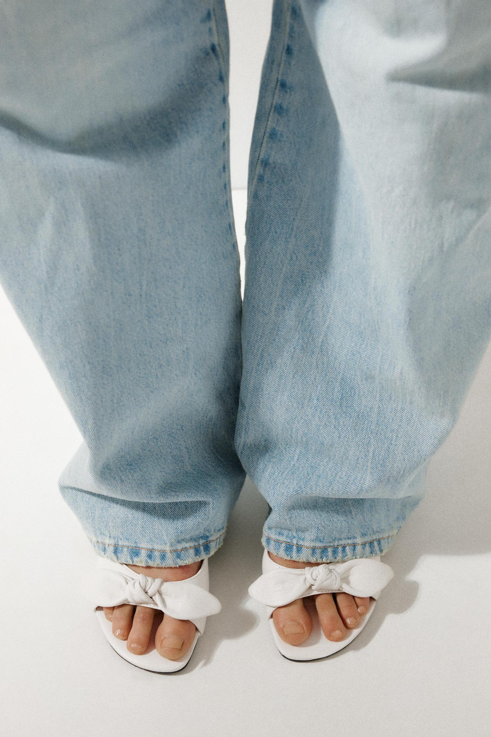 LEATHER BOW HEELED SANDALS Product Image