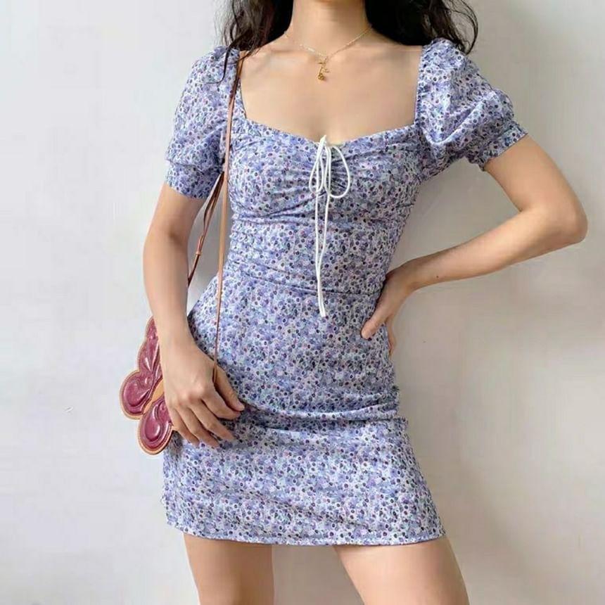 Short-Sleeve Sweetheart Neck Floral Mini Sheath Dress Product Image