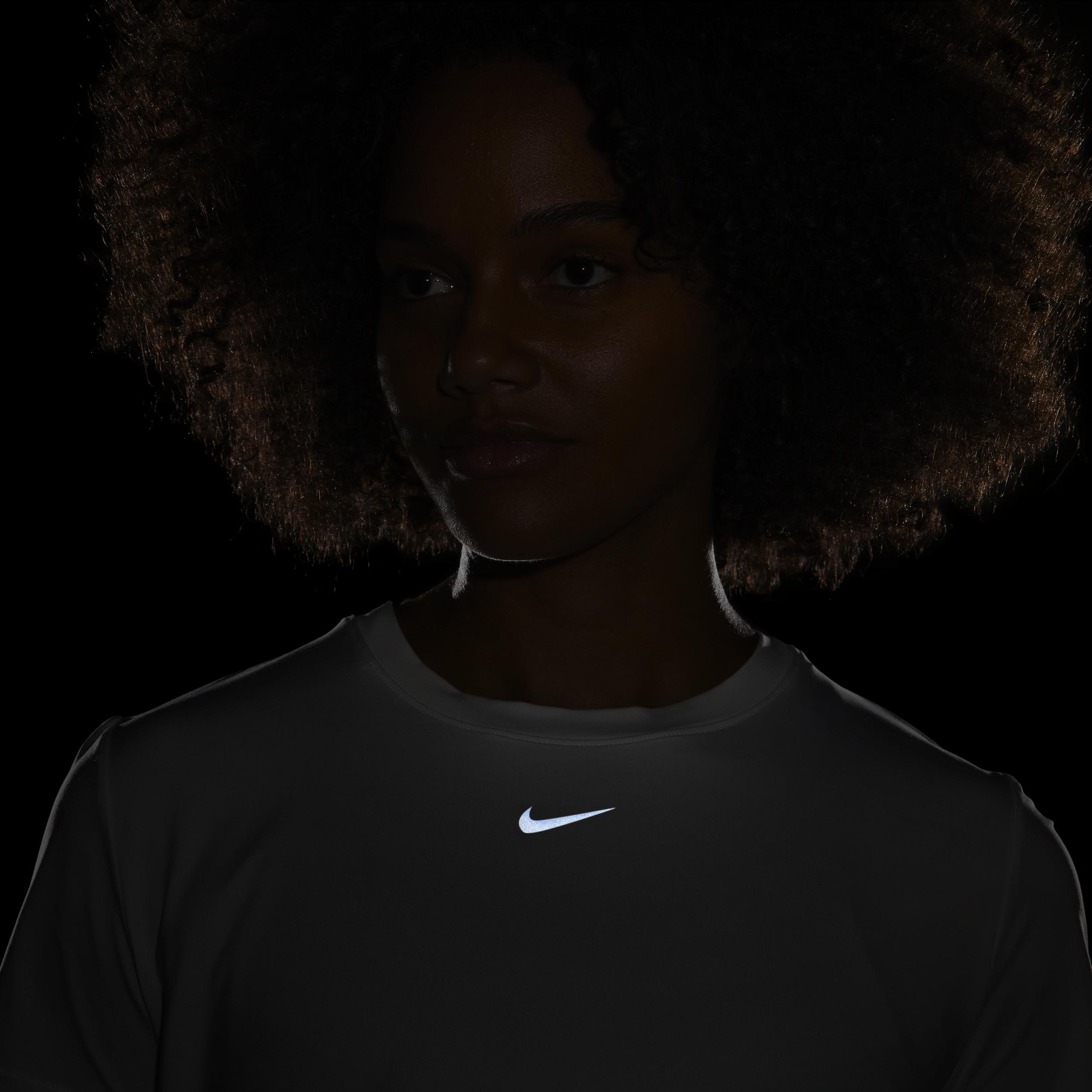 Nike One Classic Women's Dri-FIT Short-Sleeve Cropped Top Product Image