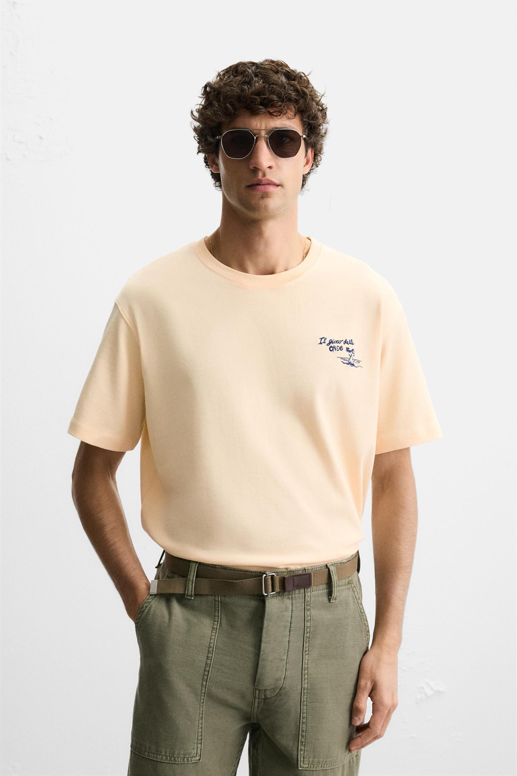 CONTRAST PRINT T-SHIRT Product Image