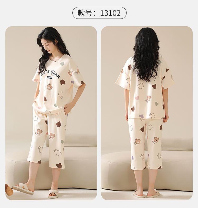 Loungewear Set : Bear Print Short-Sleeve T-Shirt & Capri Pants Product Image