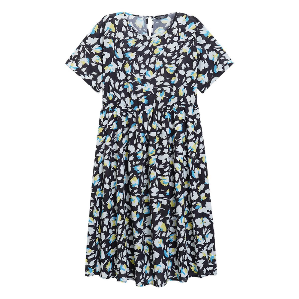 Plus Size Floral Print Pocket Round Neck Flutter Hem Dress Black Women Elegant Ruffles Round Neck Short sleeve Curvy Midi Dress BloomChic 22-24/3X Product Image