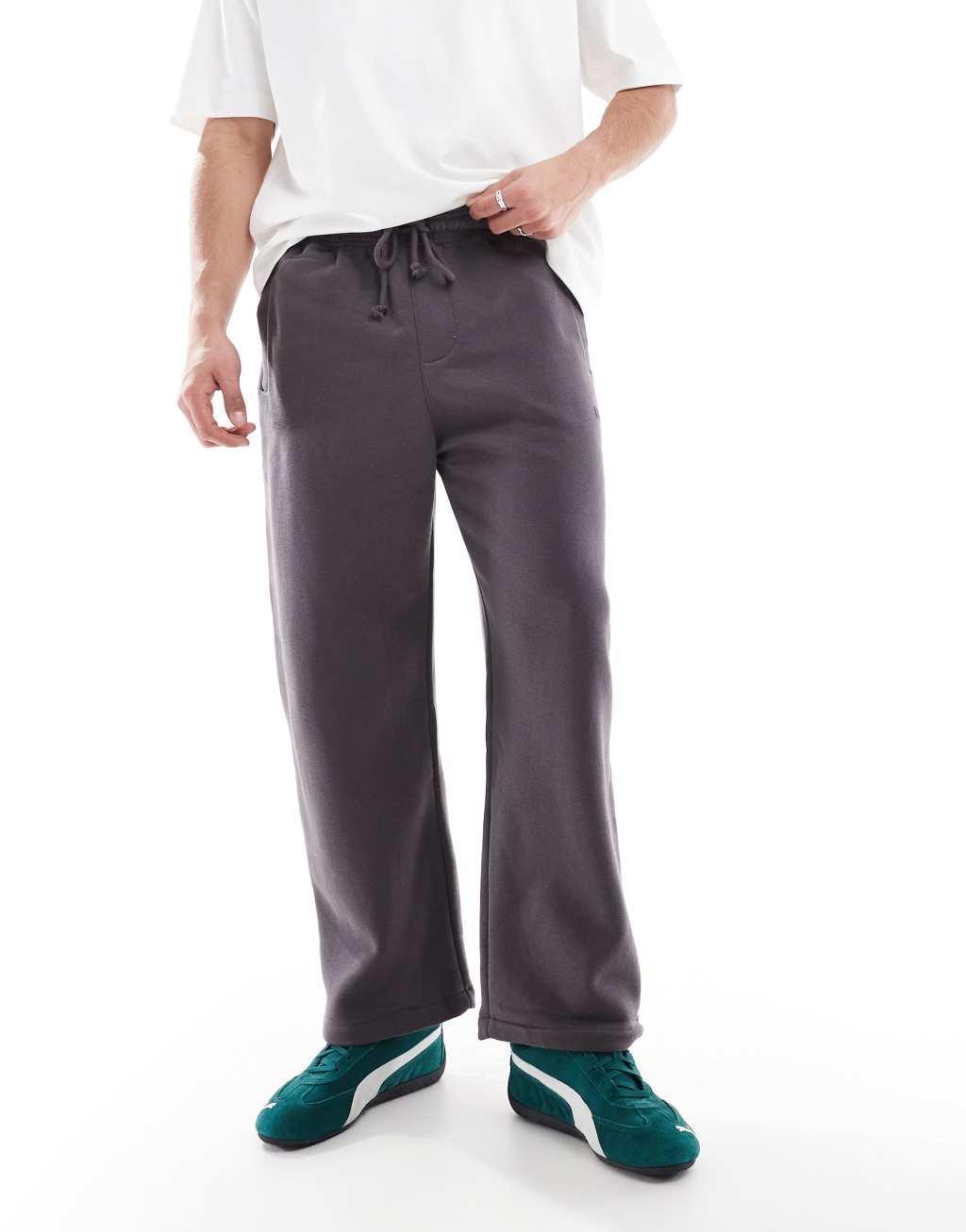 Pull&Bear heavyweight wide leg sweatpants in charcoal Product Image