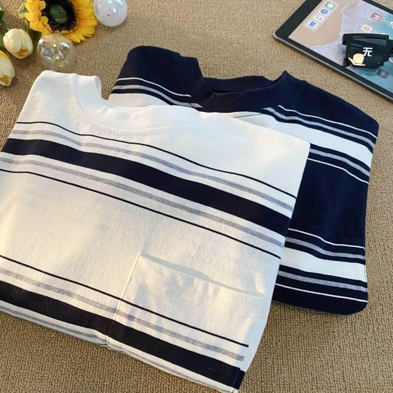 Long-Sleeve Crewneck Striped T-Shirt Product Image