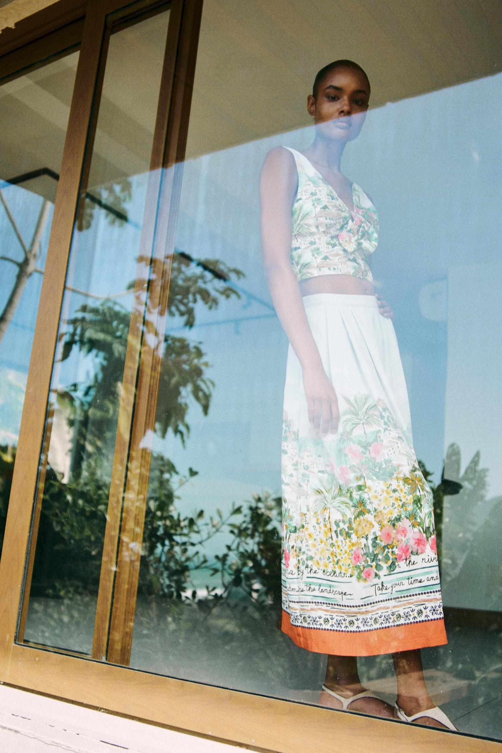 KNOTTED PRINTED CROP TOP Product Image