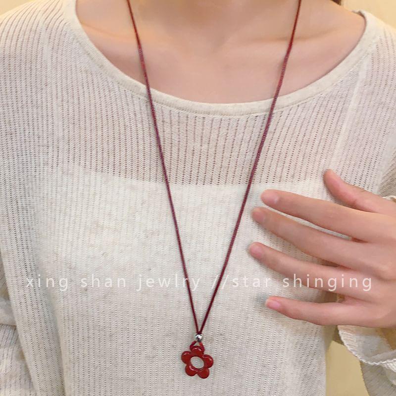 Flower Pendant Necklace Product Image