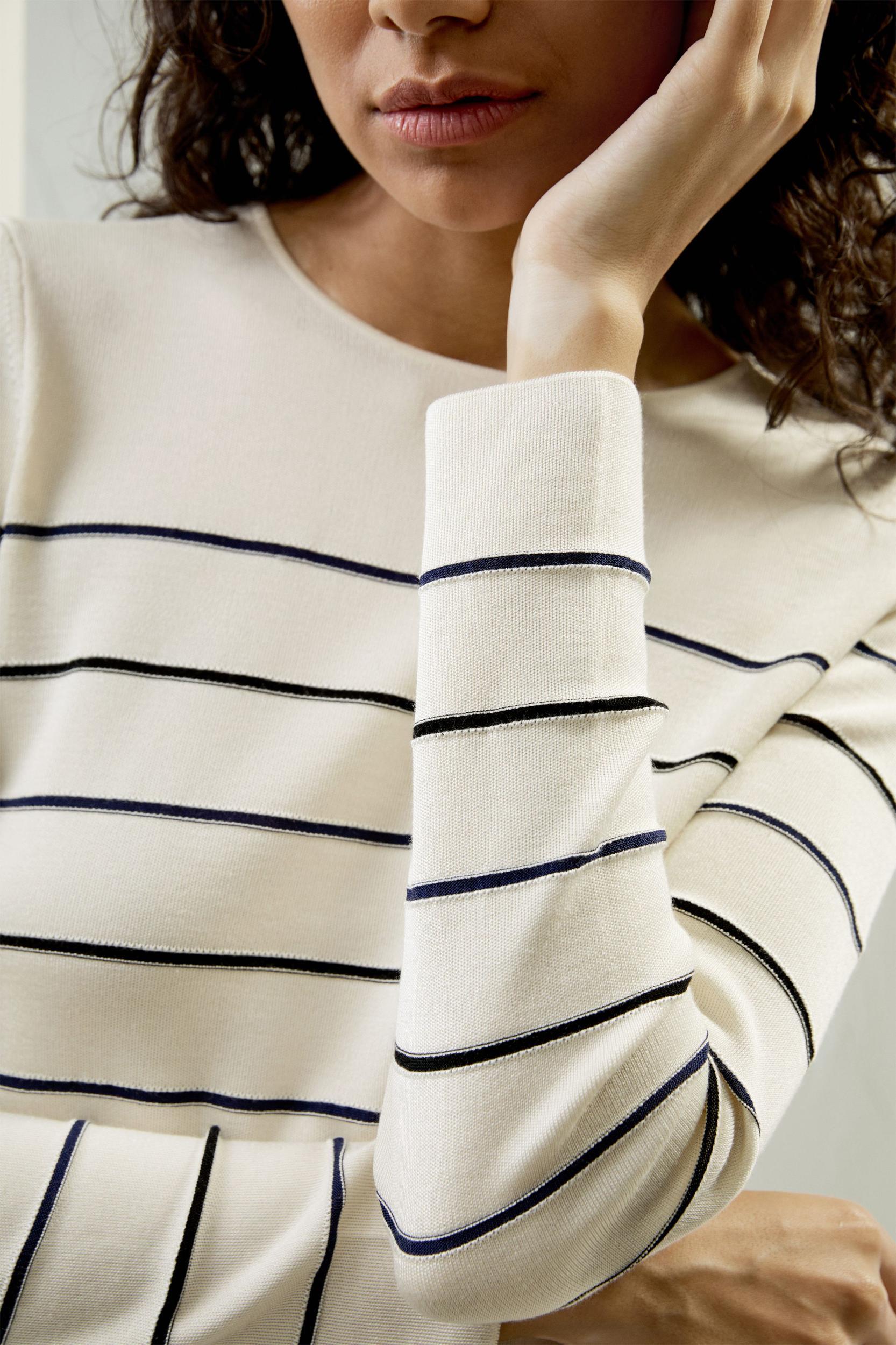 Cropped Silk-knitted Long Sleeve Tee Product Image