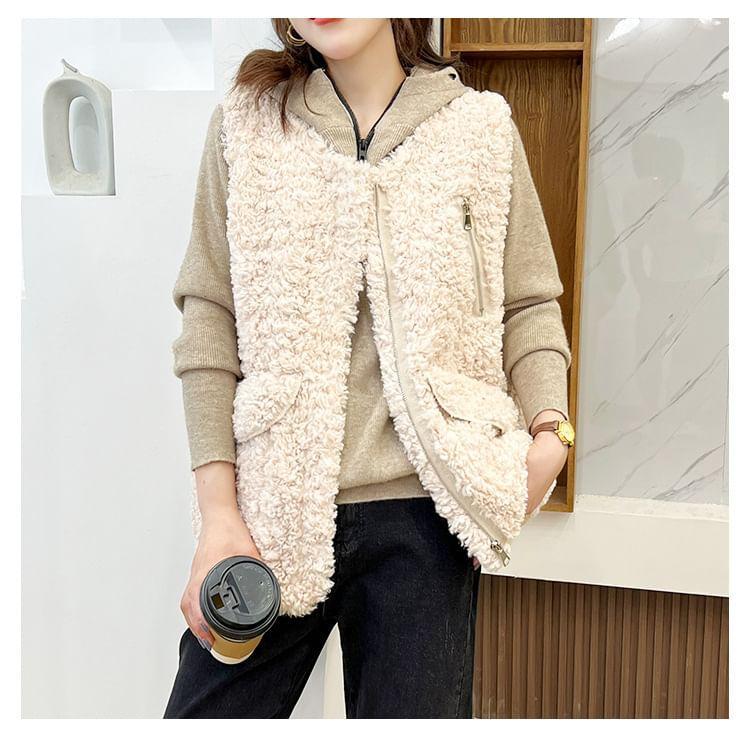 Fluffy Zip Vest Product Image