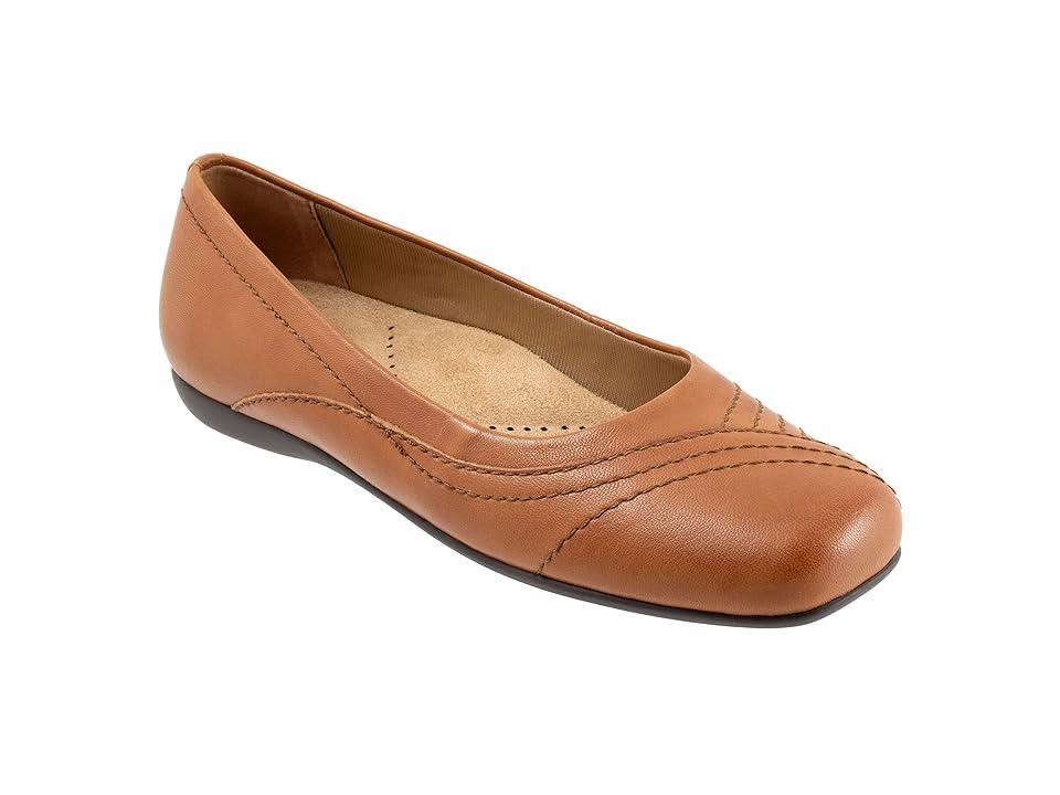 Trotters Sasha (Luggage) Women's Flat Shoes Product Image