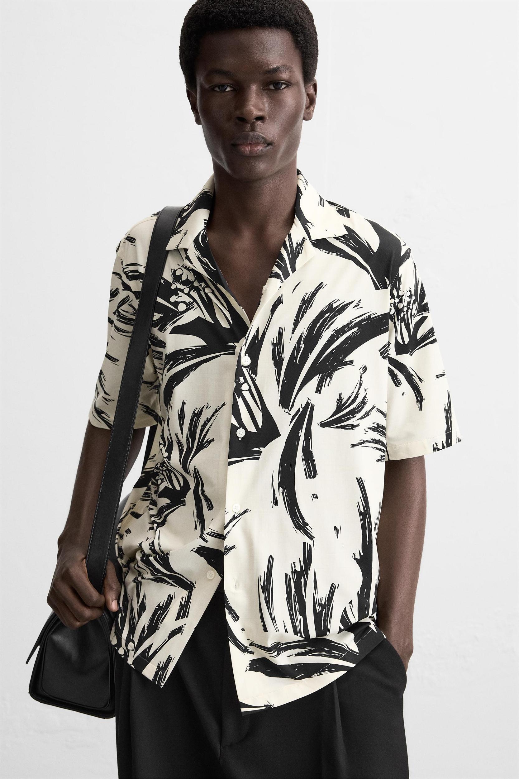 ABSTRACT PRINT STRETCH SHIRT Product Image