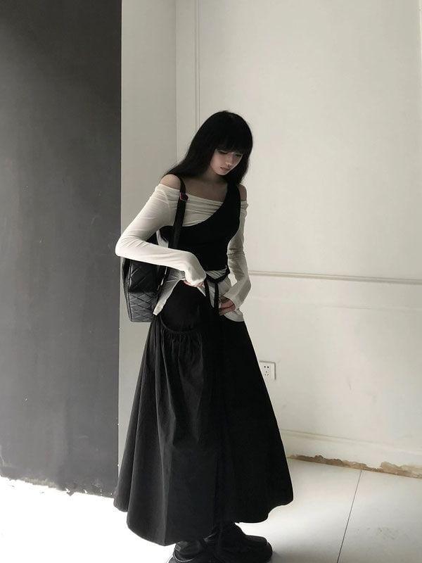 Long-Sleeve Off Shoulder Plain Slit Top / Sleeveless One Shoulder Plain Tie-Up Crop Top / Set Product Image