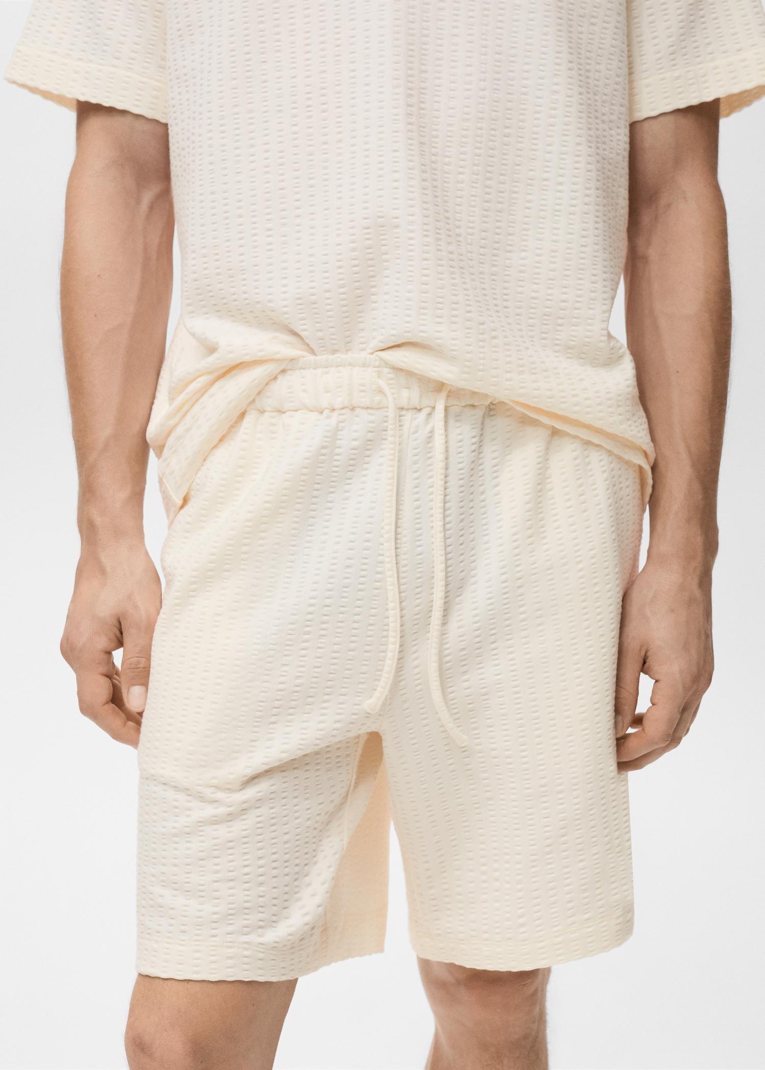 Cotton seersucker bermuda shorts with drawstring - Men | MANGO USA Product Image