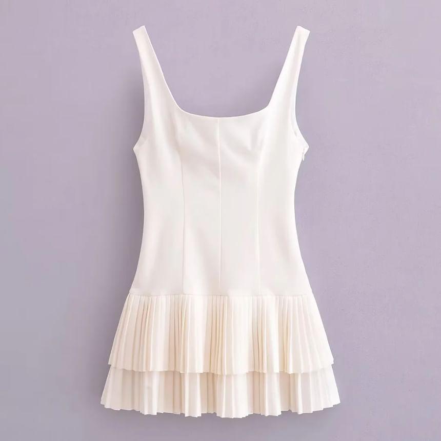 Sleeveless Scoop Neck Plain Tiered Accordion Pleated Romper Product Image