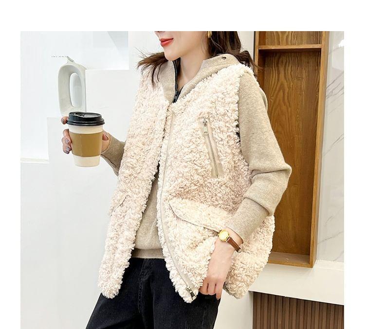 Fluffy Zip Vest Product Image