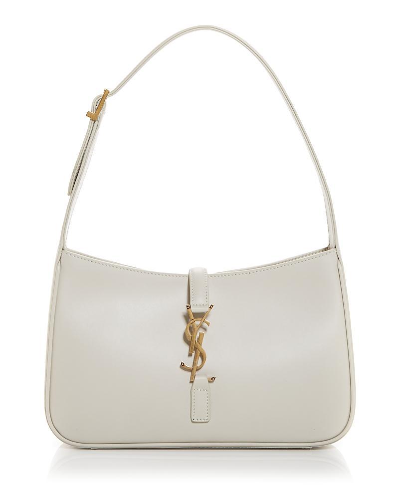 Womens Le 5  7 Shoulder Bag in Patent Leather Product Image