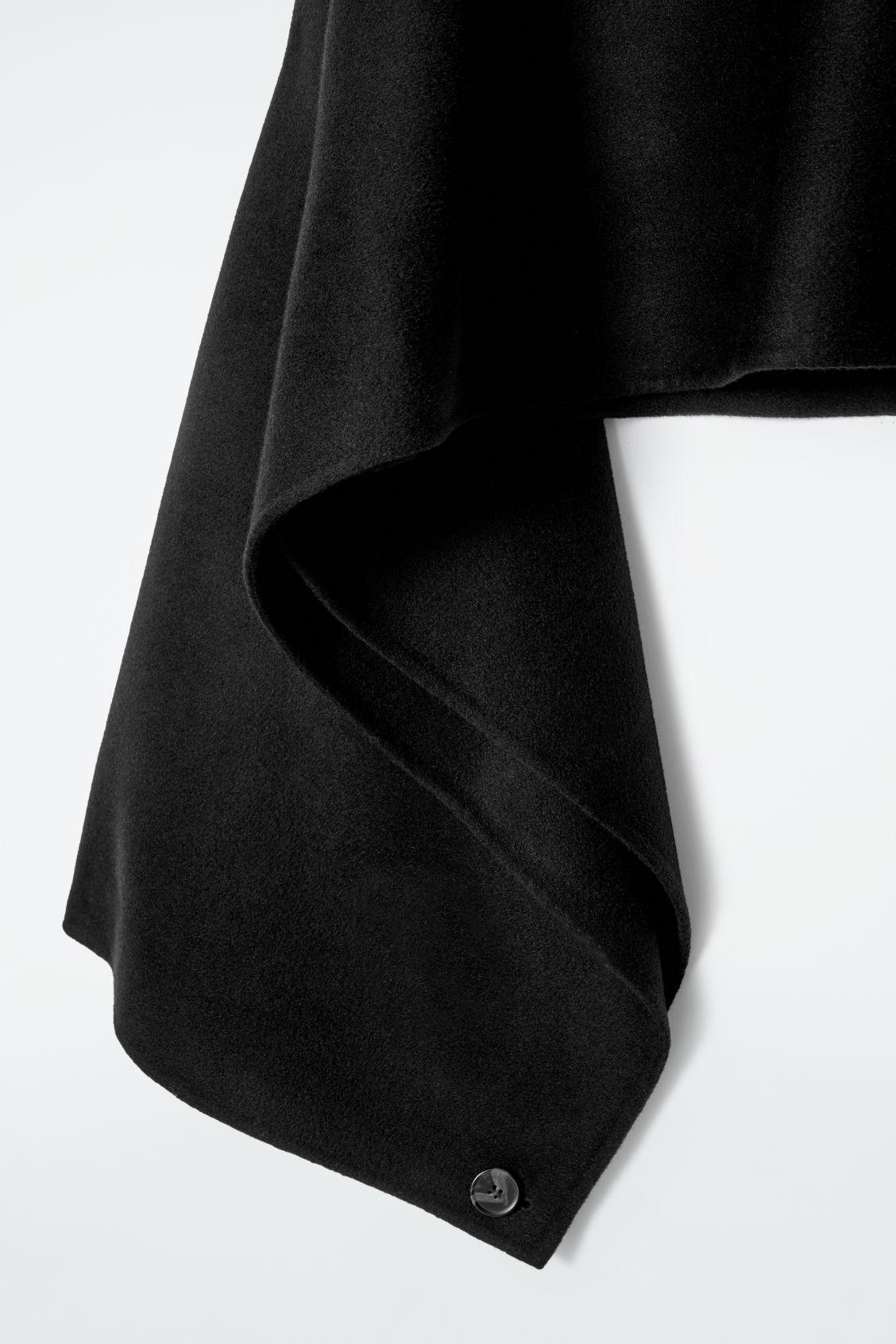 DOUBLE-FACED WOOL HYBRID CAPE Product Image