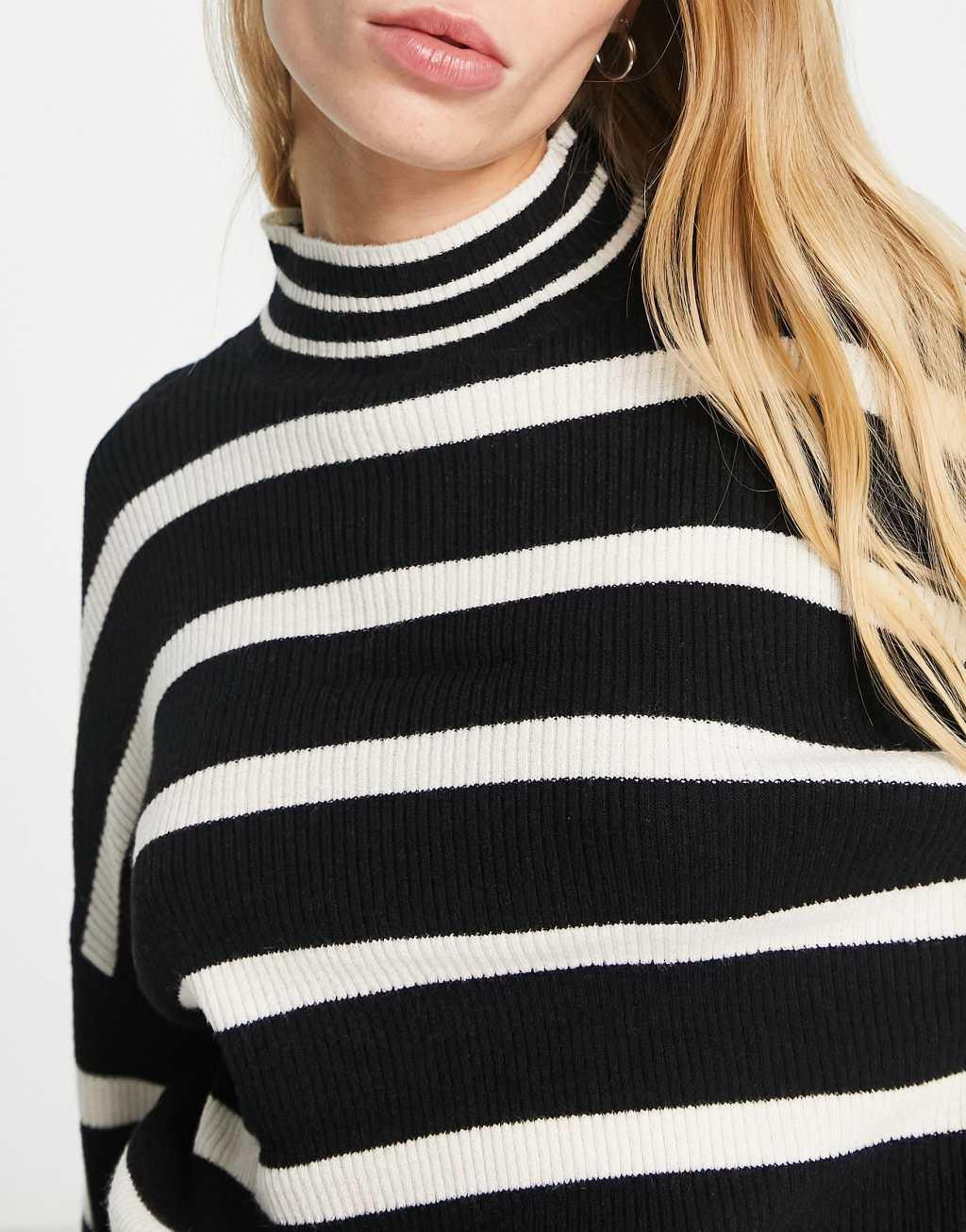 Only high neck sweater Product Image