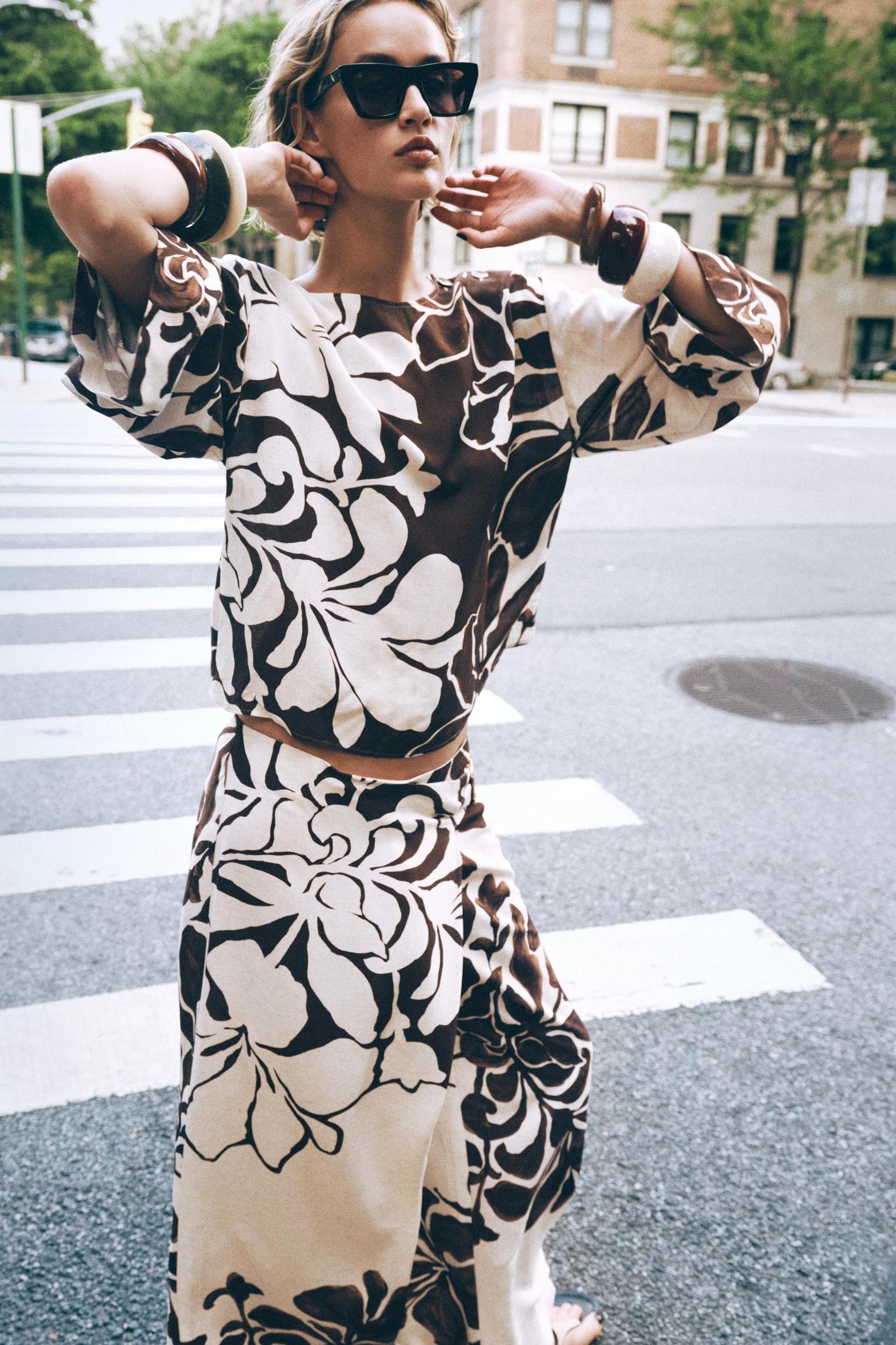 FLORAL PRINT TOP Product Image