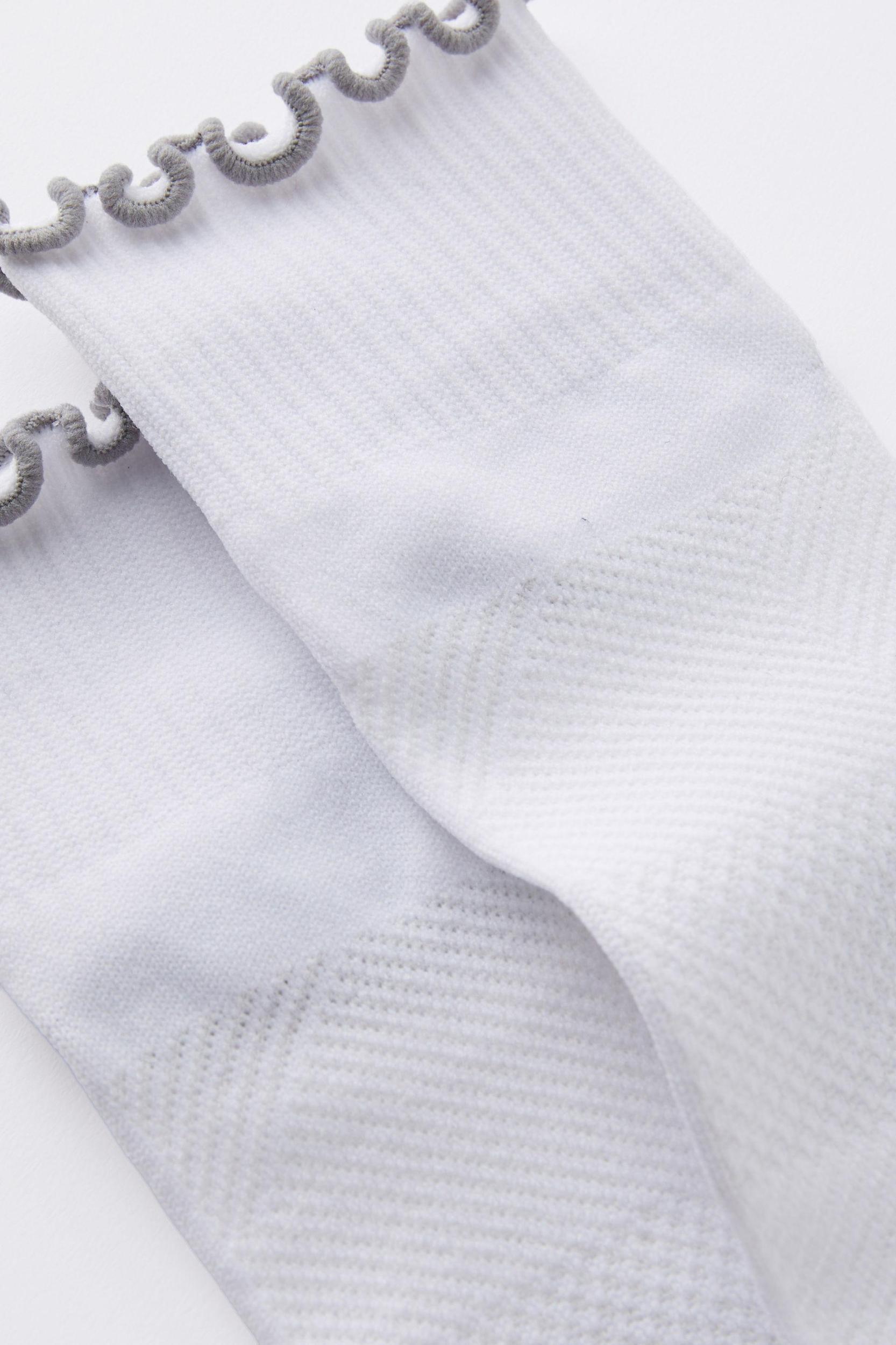 Performance Mid Crew Frill Sock Product Image