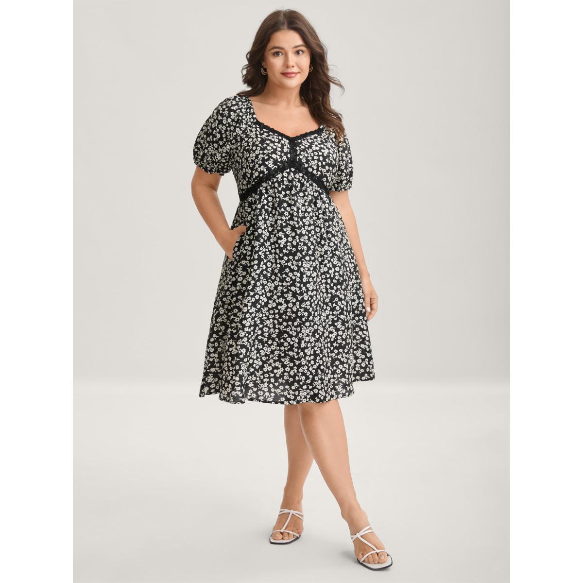 Plus Size Ditsy Floral Print Lace Detail Midi Dress Black Women V-neck Short sleeve Curvy BloomChic 28/5X Product Image