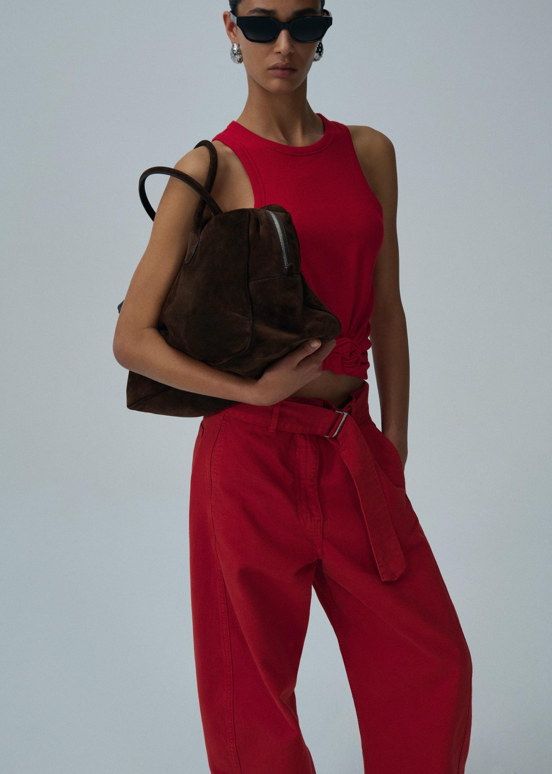 Knotted ribbed tank top in red Product Image